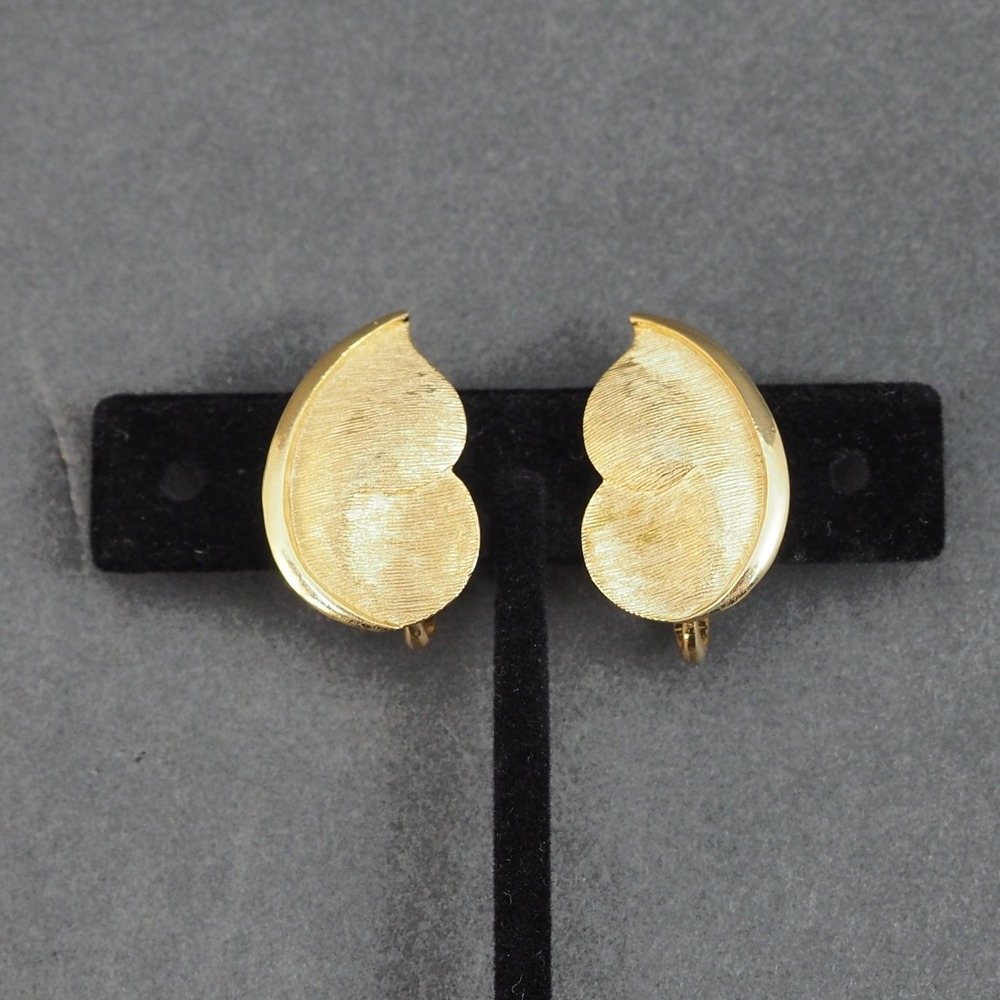 Puccini Clip On Earrings Gold Tone Textured Leaf Signed Designer Retro Vintage